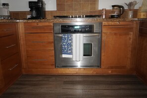 Private kitchen - Beautiful home close to Universal Studios for family or friends! (Glendale)