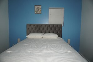 2 bedrooms, iron/ironing board, WiFi, bed sheets - Beautiful home close to Universal Studios for family or friends! (Glendale)