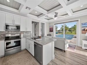 Private kitchen - Bring Boat! Heated Pool & Spa/Kayaks/Bikes/Fishing (Stuart)