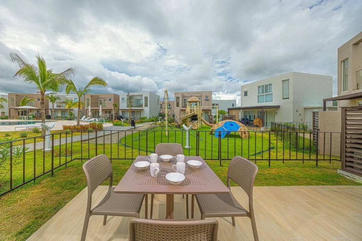 Villa Deluxe, vistas parciales al mar