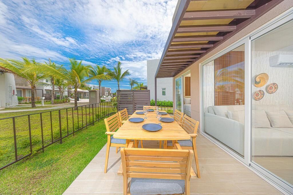 Villa Deluxe, vistas parciales al mar