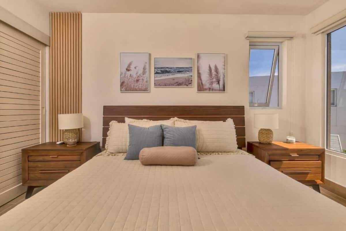 Deluxe Villa, Partial Ocean View | Gebar bulu kapas, tilam berlapik, dihias secara berasingan