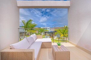 Deluxe Villa, Partial Ocean View | Property grounds