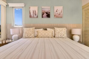 Villa Deluxe, vista parcial al océano | Edredón, camas con pillow-top y decoración personalizada