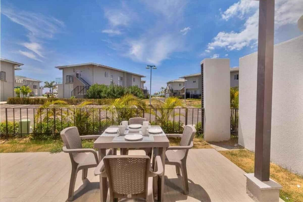 Villa Deluxe, vistas parciales al mar