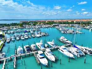 Marina - What a View! Pelican Yacht Club/BikeWalk to Beach! (Fort Pierce)