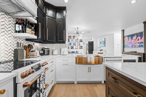 電子レンジ、オーブン、コンロ、食器洗い機