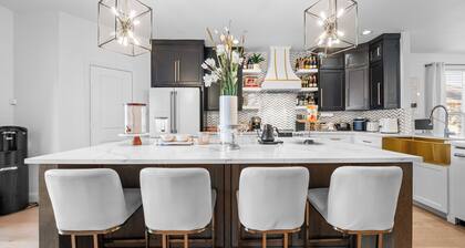 Spacious 5-bedroom house in serene Fort Worth with Poolside Luxe Escape