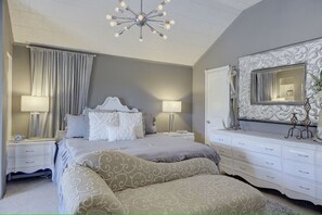 8 slaapkamers, een strijkplank/strijkijzer, wifi, beddengoed