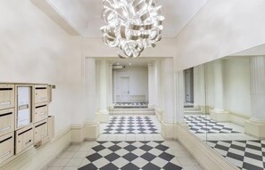 Interior - JUST A SHORT WALK FROM ICONIC LANDMARKS LOUVRE , NOTRE-DAME & CENTRE POMPIDOU (Paris)