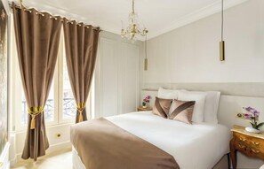 Bureau, fer et planche à repasser, Wi-Fi, draps fournis