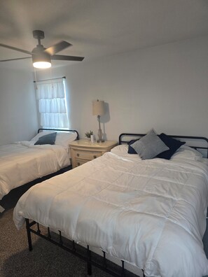 3 bedrooms, WiFi, bed sheets - 3-bedroom house in superb Wichita Falls walking distance to wichita lake (Wichita Falls)