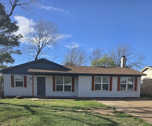 Exterior - 3-bedroom house in superb Wichita Falls walking distance to wichita lake (Wichita Falls)