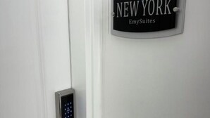 A door with a digital lock and a sign that reads 'NEW YORK Emly Suites.' - Emy Suites (Civitavecchia)