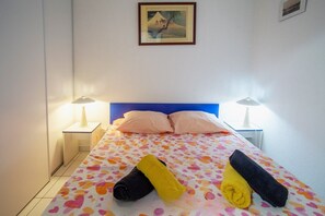 2 bedrooms, iron/ironing board, WiFi - "Le Pajo" Seafront apartment, T3 Air-conditioned - Wifi, Swimming pool and parking lot (Sète)