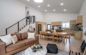 TV, fireplace, offices - Dreamcatcher - Hot Tub - Fire Pit - Trails (Bella Vista)