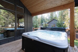Unclassified image, 4 of 47, button - Modern Cabin Near Mt Hood, Hot Tub, Game Loft, Sleeps 10, 2.5 Bath, Pet Friendly (Mount Hood Village)