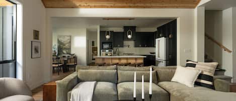 Televisión y chimenea