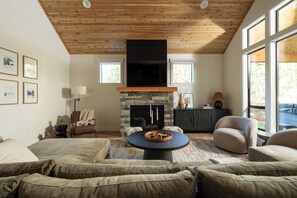 Unclassified image, 3 of 47, button - Modern Cabin Near Mt Hood, Hot Tub, Game Loft, Sleeps 10, 2.5 Bath, Pet Friendly (Mount Hood Village)