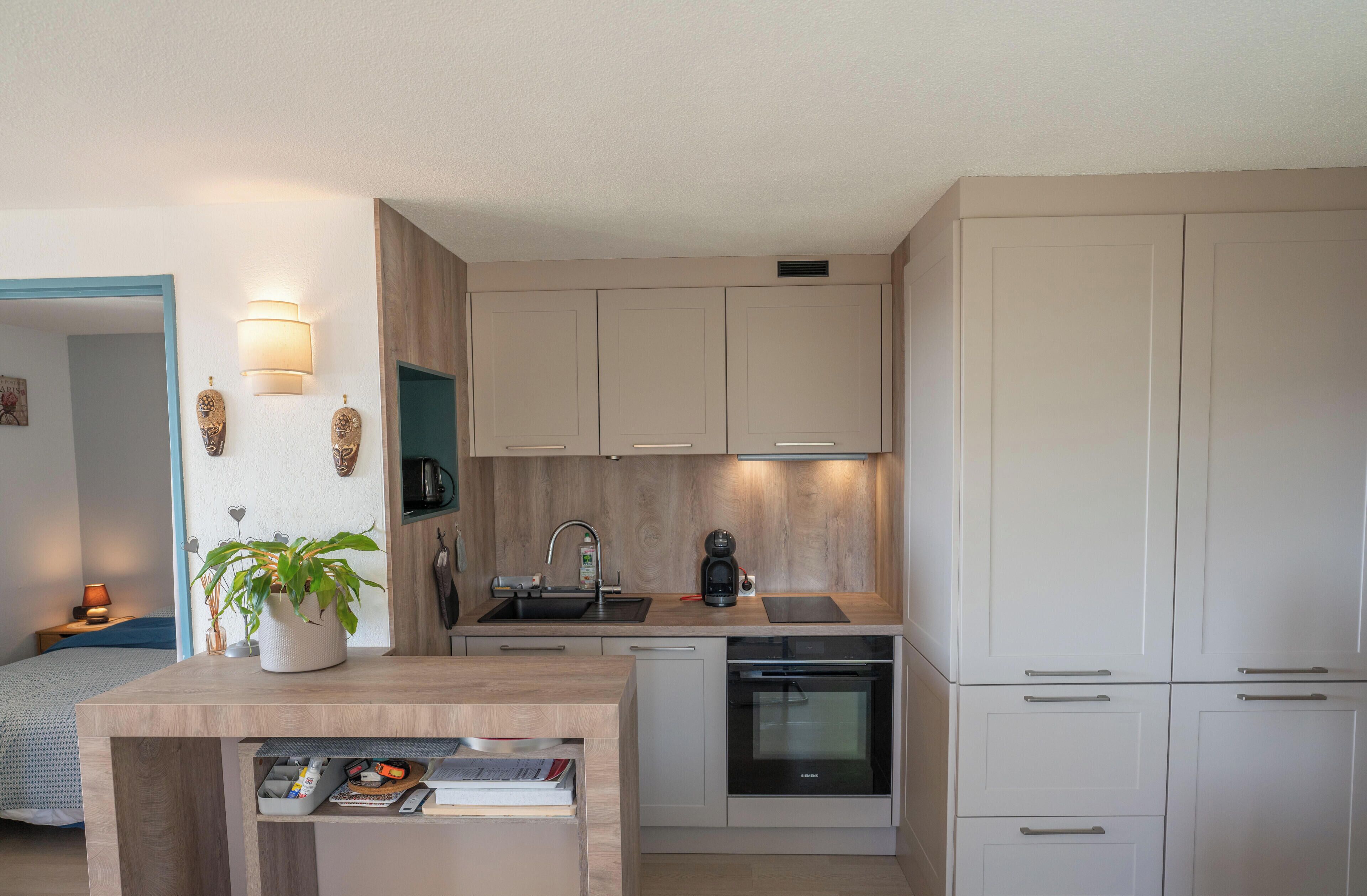 Fridge, microwave, dishwasher, coffee/tea maker