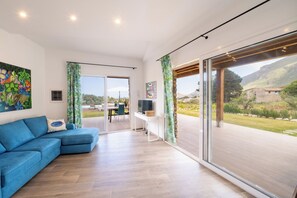 TV - Villa Manù - Sicilian Charm Retreat (Sicilia)