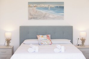 3 bedrooms, iron/ironing board, free WiFi, bed sheets - Villa Manù - Sicilian Charm Retreat (Sicilia)