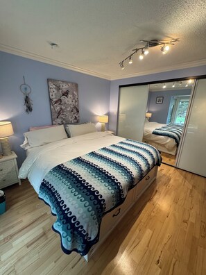 Unclassified image, 3 of 32, button - Deep Cove Retreat - Beautiful house just steps to the Ocean, Marina & Trails (North Vancouver)