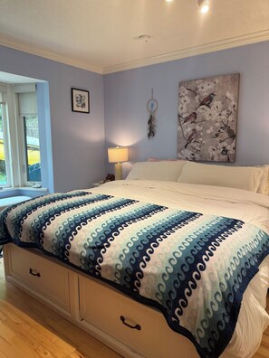 Unclassified image, 4 of 32, button - Deep Cove Retreat - Beautiful house just steps to the Ocean, Marina & Trails (North Vancouver)