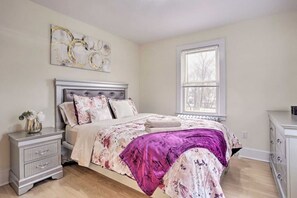 3 bedrooms, desk, iron/ironing board, WiFi - Charming Mamaroneck| 3BR, 3BA, 22 Mi to Manhattan (Mamaroneck)