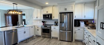 Charming two-bed home in Gladstone 15 minutes from Arrowhead and airport