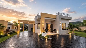 Terrace/patio - Pyramid Tranquility/Luxury Retreat in Ocho Rios, St. Ann (Ocho rios)