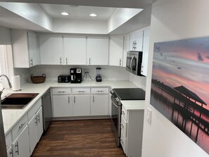 Private kitchen - Sleeps 12 - Private Lakefront Home in Lake Placid, Florida (Lake Placid)