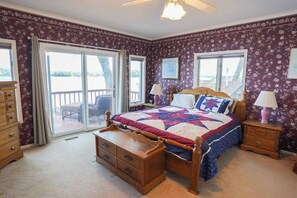 5 bedrooms, free WiFi - Sylvia Oaks Cabin Rental Snowmobile and Boat Rentals (South Haven)