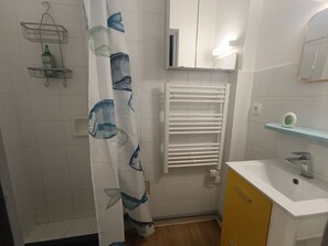 Bathroom - Air-conditioned studio with cabin, parking, terrace, 500m from beach (Argelès-sur-Mer)