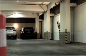 Free self-parking - Golden albaylisan Serviced Apartments (Jeddah)