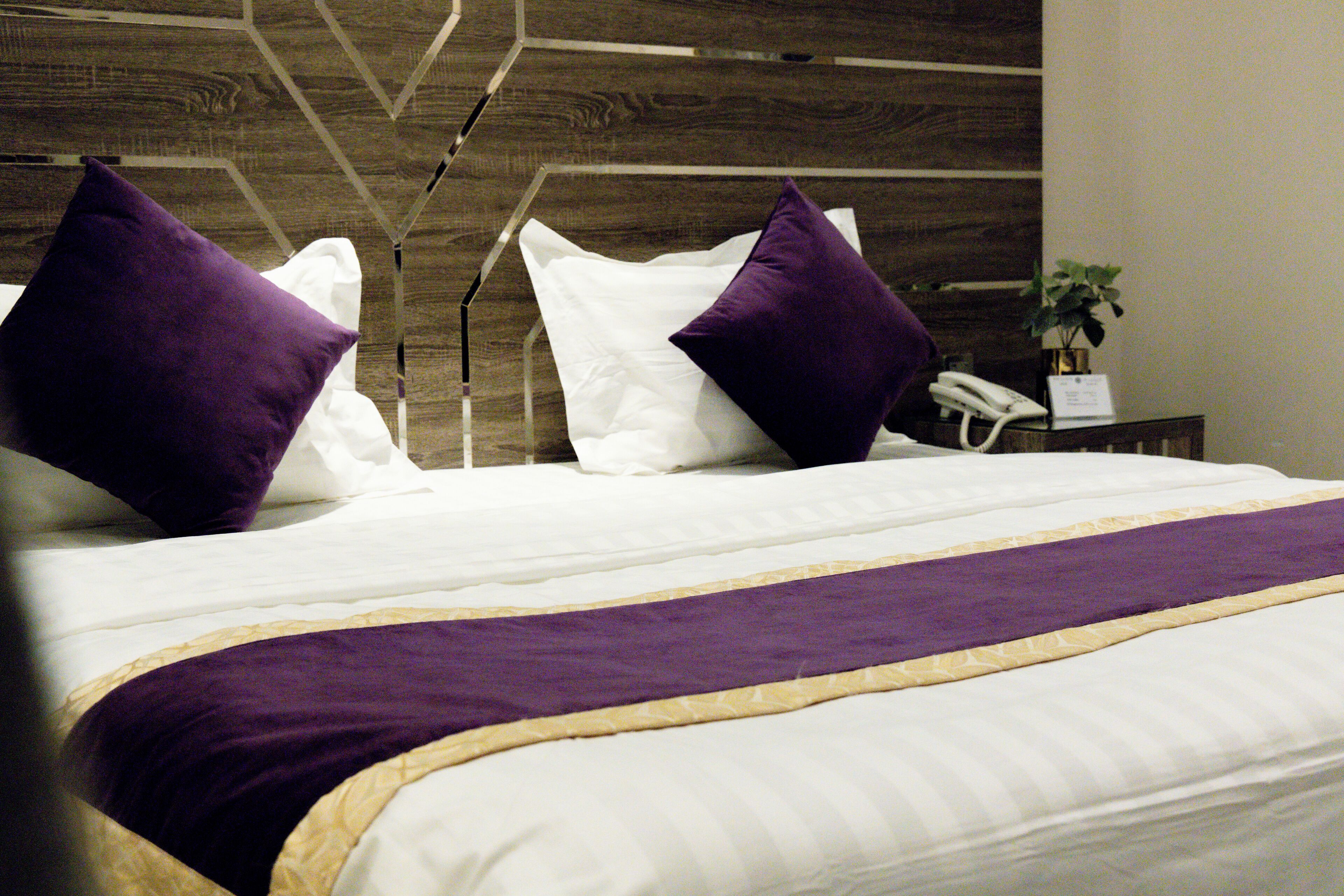 Suite Junior, 1 lit double, vue ville | Draps en coton égyptien, literie de qualité supérieure, bureau