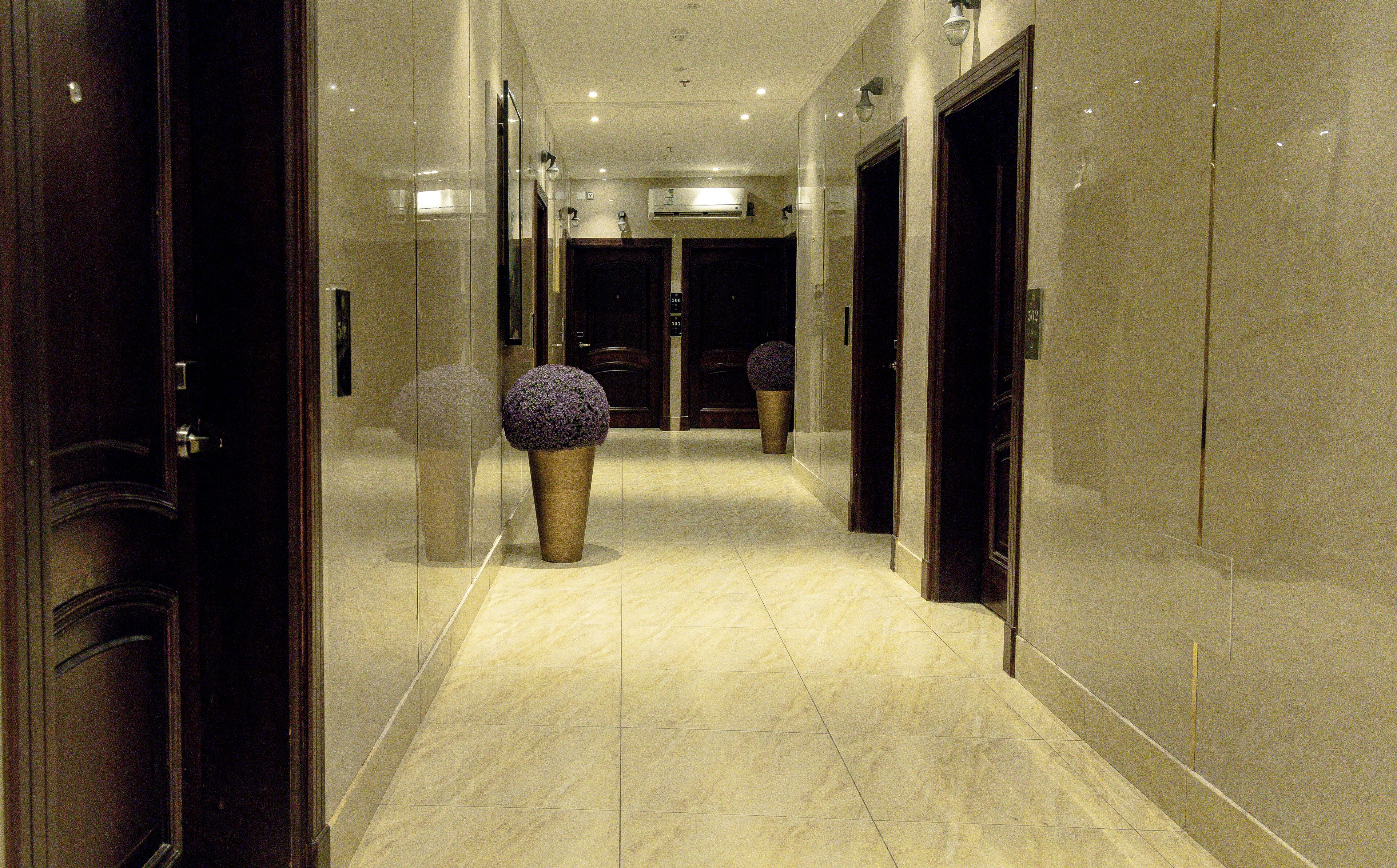 Handrails in hallways