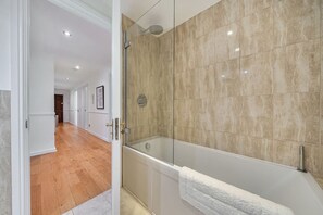 Hair dryer, towels - Stylish 2Bed 2Bath Kensington Olympia Flat (Greater London)