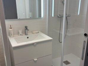 Bathroom - Gourette - Apartment 8 pers, South Balcony, Linens included, Pets allowed (Gourette)