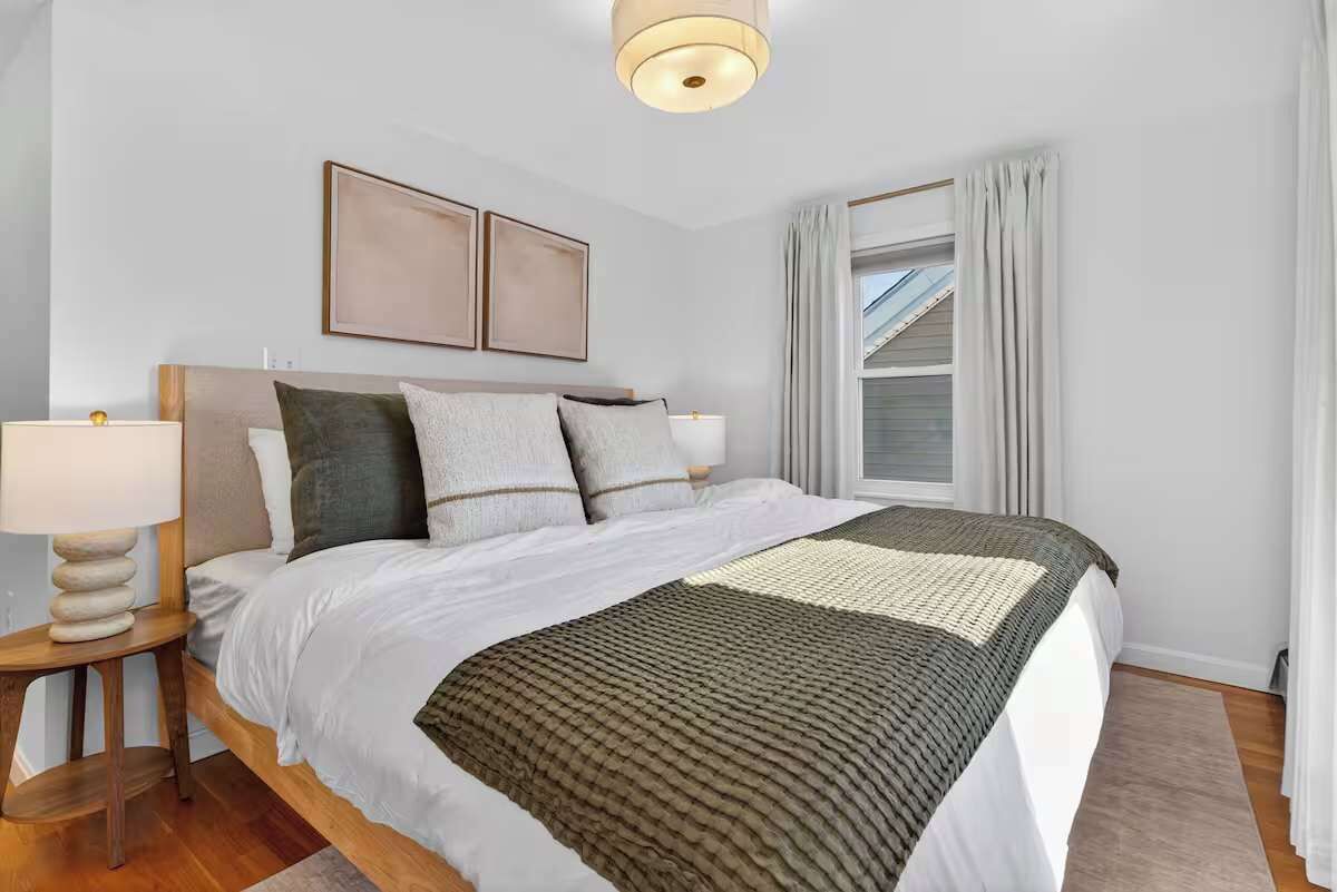 Desk, iron/ironing board, travel crib, WiFi
