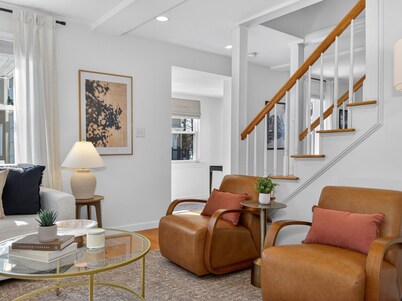 Free Parking Sleeps 10 3BD 3BA Amenities Holiday Home