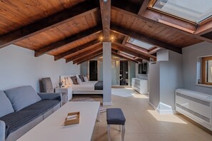 Een strijkplank/strijkijzer, gratis wifi, beddengoed