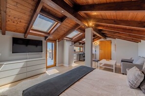 Een strijkplank/strijkijzer, gratis wifi, beddengoed