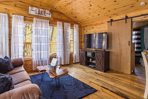 Hot Tub & Seasonal Views of Lake Cumberland