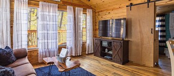 Hot Tub & Seasonal Views of Lake Cumberland