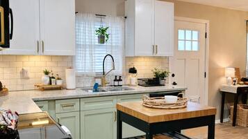 Mikroaaltouuni, uuni, liesi, astianpesukone