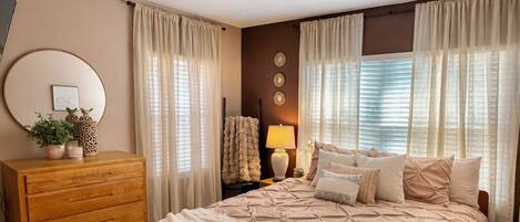 3 bedrooms, iron/ironing board, WiFi, bed sheets