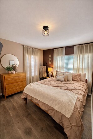 Unclassified image, 5 of 22, button - 8 mins to Downtown. Short bike ride to trails. 10 mins to TR. Location Location! (Greenville)