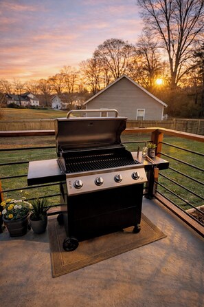 Unclassified image, 4 of 22, button - 8 mins to Downtown. Short bike ride to trails. 10 mins to TR. Location Location! (Greenville)