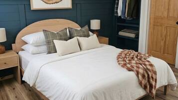 Studio, 1 Queen Bed | Free WiFi